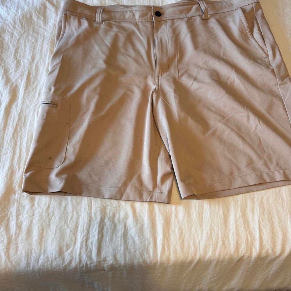 Magellan Tan Fishing Shorts Men's Size 42 Outdoor Cargo Performance‎ Shorts